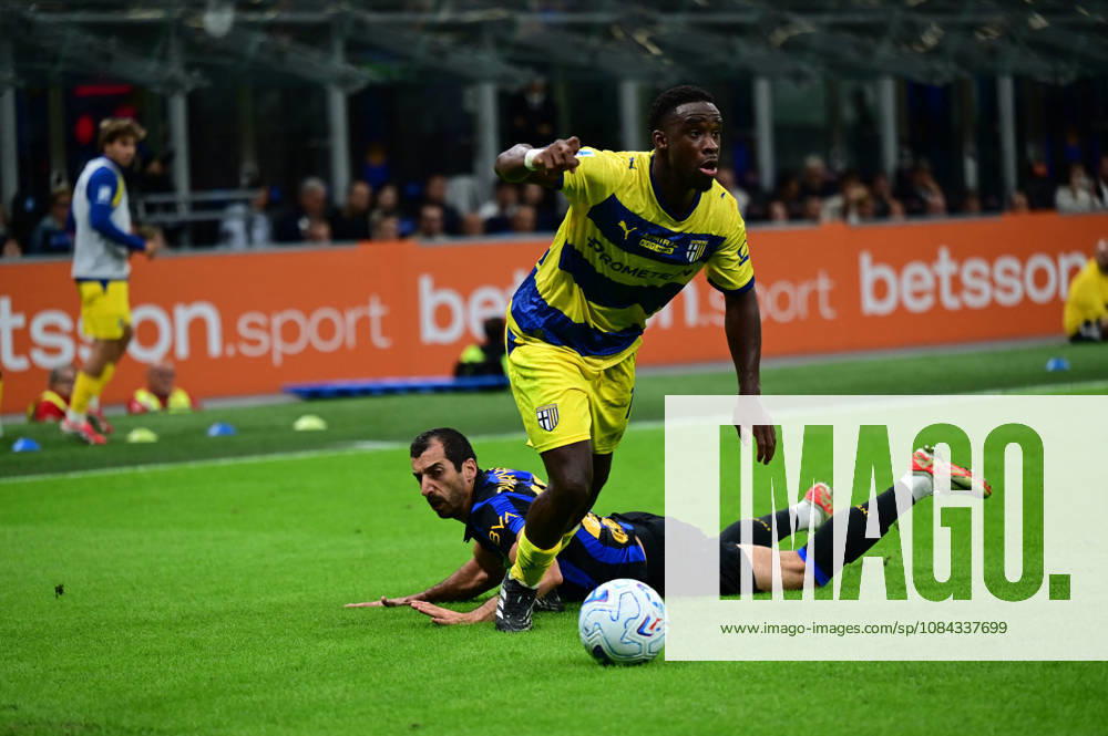 SOCCER - Serie A - Inter - FC Internazionale vs. Parma Calcio Photo by IPA ABACAPRESS.COM89513460 - Mandela Keita and Henrikh Mkhitaryan during the Serie A match between FC Internazionale and Parma Calcio at Stadio Giuseppe Meazza in Milan, Italy, on October 10, 2026. Milan Italy