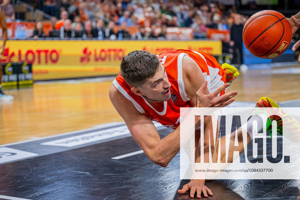 1. Basketball Bundesliga, easyCredit BBL, Saison 2026 2027, Herren, Hauptrunde, 5. Spieltag, 10.10.2026, RASTA Vechta - ratiopharm ulm Tibor Pleiß ( 21 - RASTA Vechta) in Aktion Vechta RASTA Dome Niedersachsen Deutschland