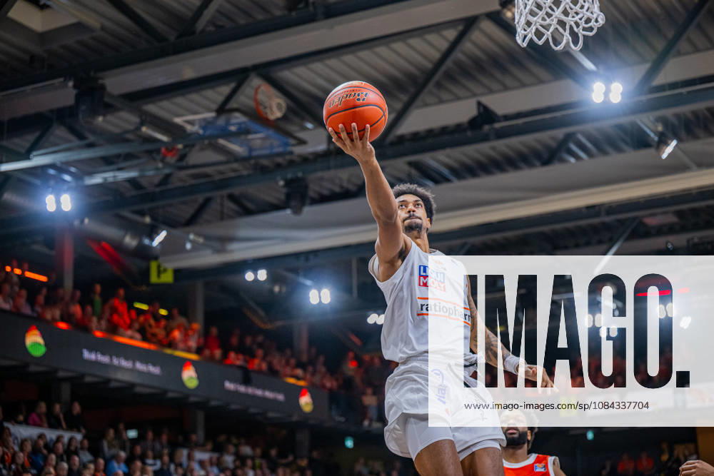 1. Basketball Bundesliga, easyCredit BBL, Saison 2026 2027, Herren, Hauptrunde, 5. Spieltag, 10.10.2026, RASTA Vechta - ratiopharm ulm Ibi Watson ( 2 - ratiopharm ulm) beim Korbleger Vechta RASTA Dome Niedersachsen Deutschland