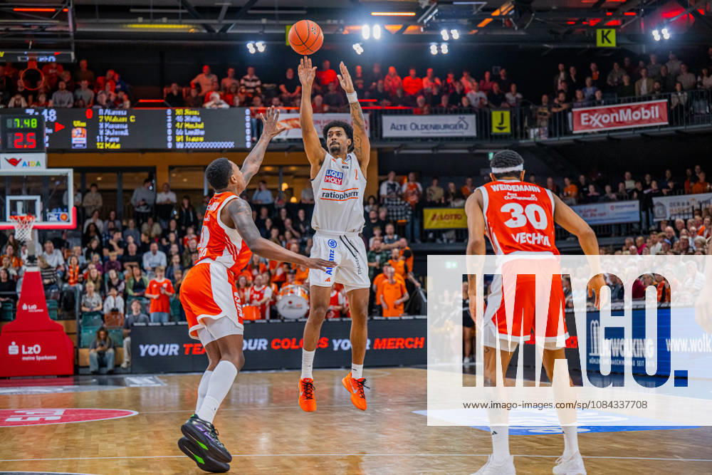 1. Basketball Bundesliga, easyCredit BBL, Saison 2026 2027, Herren, Hauptrunde, 5. Spieltag, 10.10.2026, RASTA Vechta - ratiopharm ulm Ibi Watson ( 2 - ratiopharm ulm) beim Jumpshot Vechta RASTA Dome Niedersachsen Deutschland