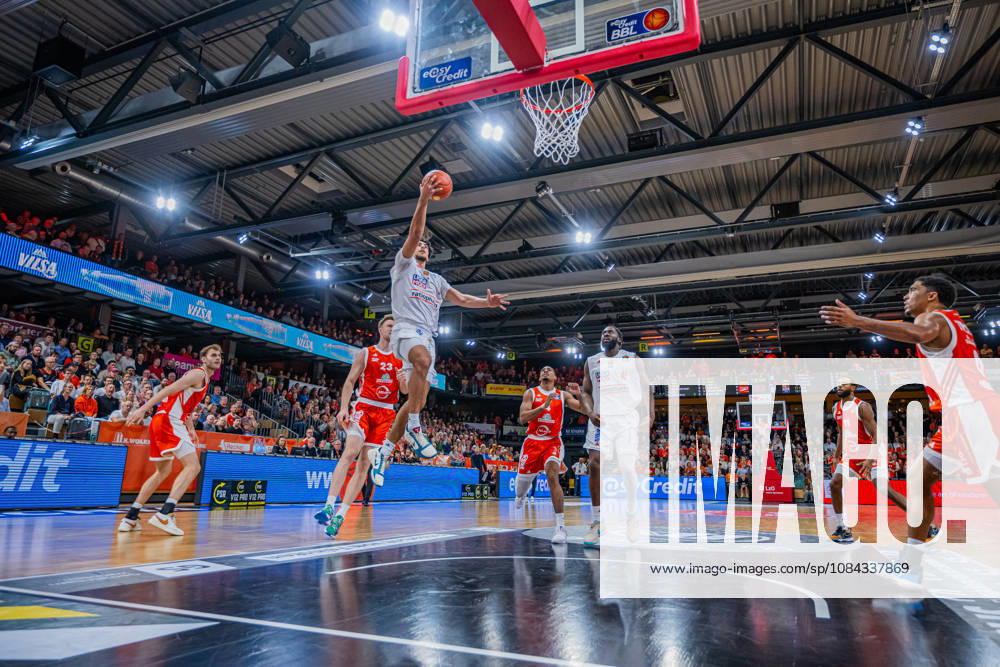 1. Basketball Bundesliga, easyCredit BBL, Saison 2026 2027, Herren, Hauptrunde, 5. Spieltag, 10.10.2026, RASTA Vechta - ratiopharm ulm Teo Milicic ( 4 - ratiopharm ulm) beim Korbleger Vechta RASTA Dome Niedersachsen Deutschland