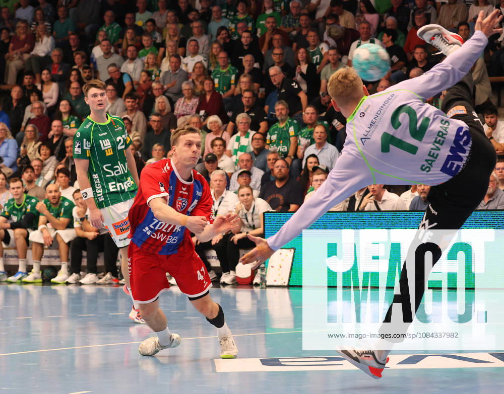 Deutschland, Göppingen, Handball Opel HBL Bundesliga, FRISCH AUF! Göppingen vs. SG BBM Bietigheim, v.l. Till Hermann (BBM), Kristian Saeveras (FAG)