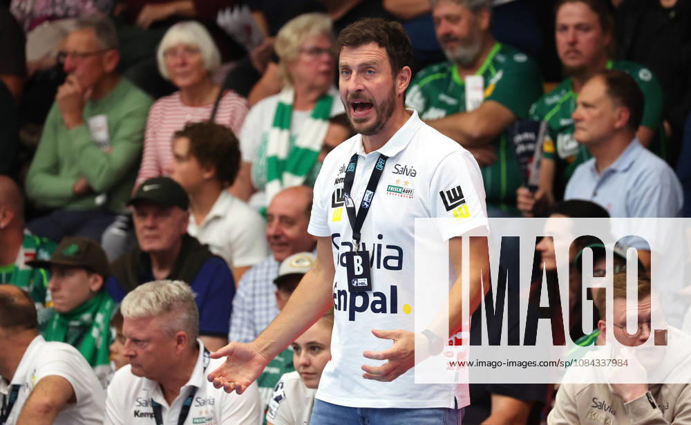 Deutschland, Göppingen, Handball Opel HBL Bundesliga, FRISCH AUF! Göppingen vs. SG BBM Bietigheim, FAG Trainer Ben Matschke