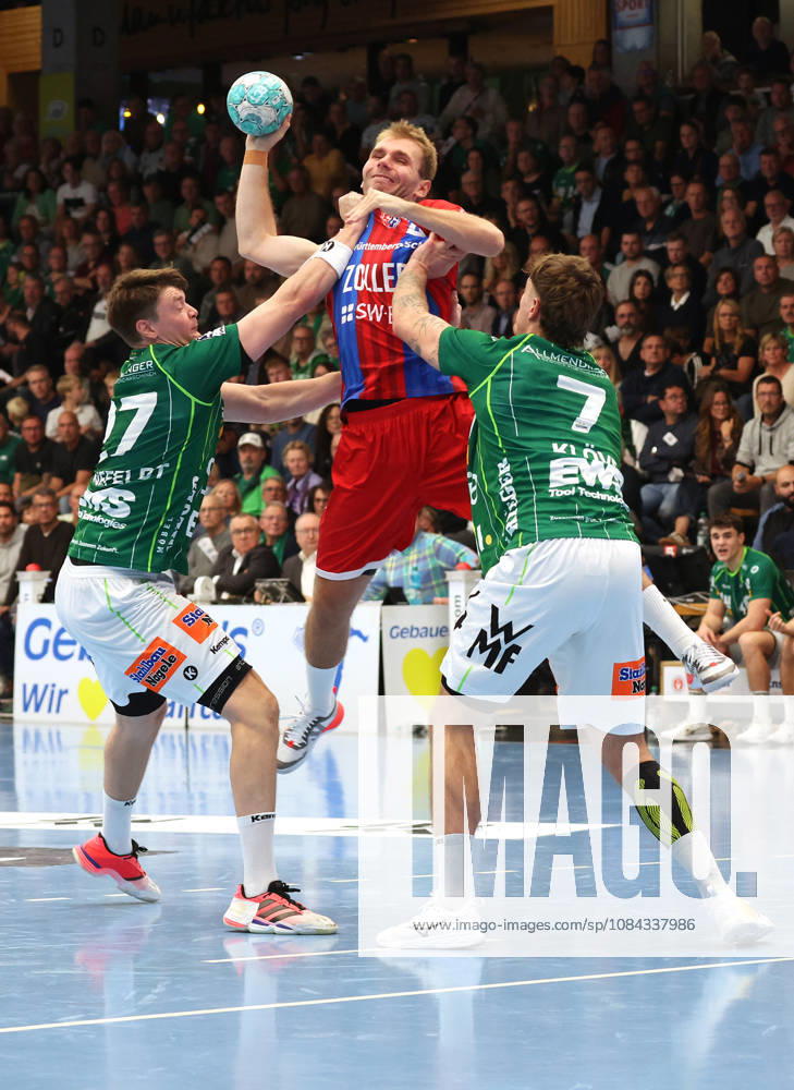 Deutschland, Göppingen, Handball Opel HBL Bundesliga, FRISCH AUF! Göppingen vs. SG BBM Bietigheim, v.l. Oskar Sunnefeldt (FAG), Mathias Larson (BBM), Viktor Klöve (FAG)