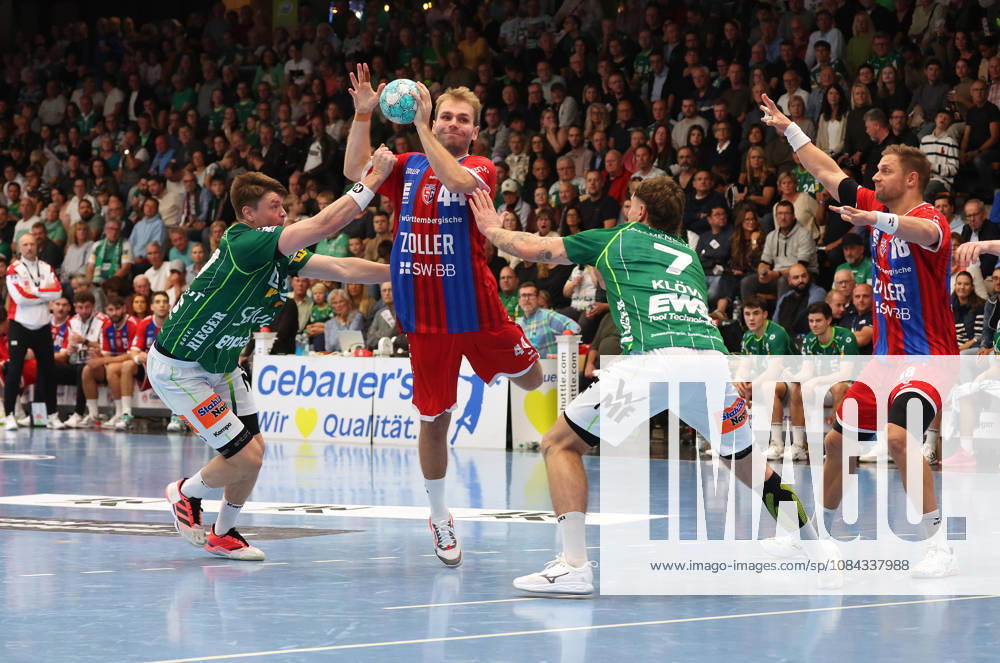 Deutschland, Göppingen, Handball Opel HBL Bundesliga, FRISCH AUF! Göppingen vs. SG BBM Bietigheim, v.l. Oskar Sunnefeldt (FAG), Mathias Larson (BBM), Viktor Klöve (FAG), Fabian Wiederstein (BBM)
