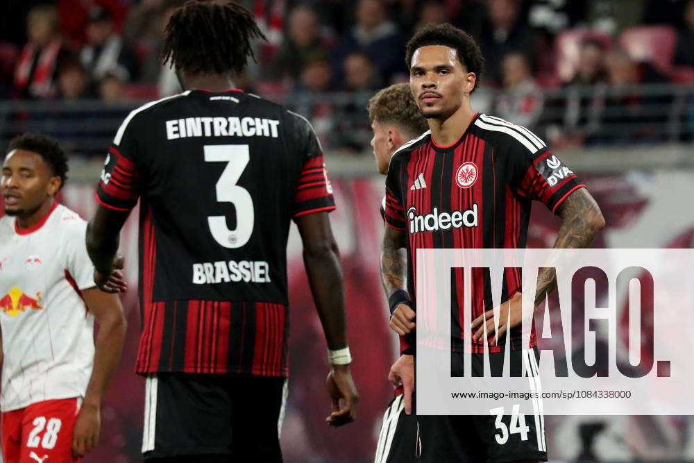 Fussball 1.Bundesliga, RB Leipzig - Eintracht Frankfurt v.l. Lilian Brassier (Eintracht Frankfurt) Nnamdi Collins (Eintracht Frankfurt) Enttäuscht, traurig, frustriert, ratlos, Leipzig
