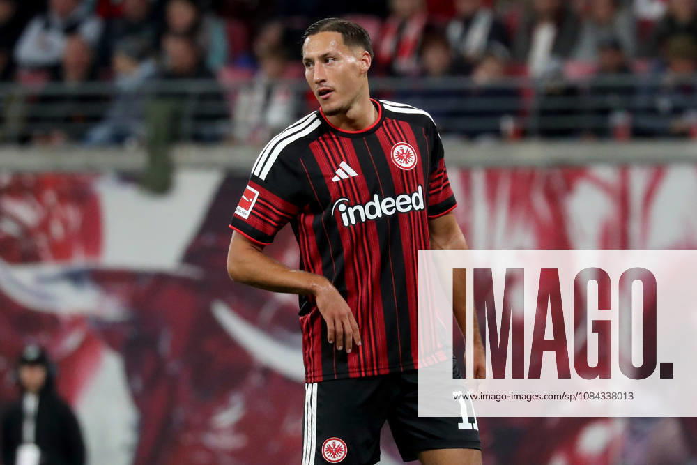 Fussball 1.Bundesliga, RB Leipzig - Eintracht Frankfurt v.l. Younes Ebnoutalib (Eintracht Frankfurt) Enttäuscht, traurig, frustriert, ratlos, Leipzig