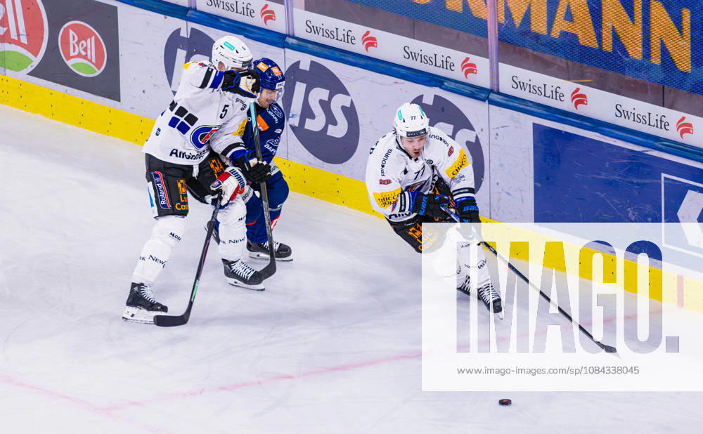 Ice hockey, Eishockey National League Regular Season - ZSC Lions vs HC Frib Zurich, Switzerland, 10th Oct 2026: 5 Simon Seiler (Fribourg) blocks 13 Justin Sigrist (ZSC Lions). 77 Maximilian Streule (Fribourg) with the puck.
