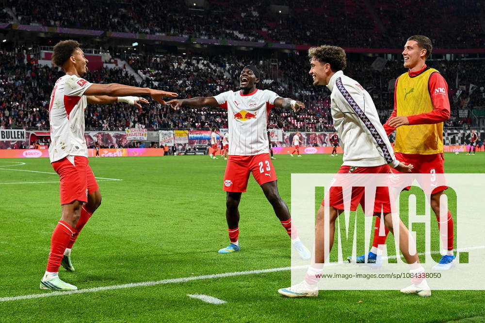 Fußball I Herren I Saison 2026-2027 I Bundesliga I 5. Spieltag I RB Leipzig - Eintracht Frankfurt I 10.10.2026 Torjubel Tidiam Gomis (27, RB Leipzig), l3 , Neil El Aynaoui (21, RB Leipzig), Maxime Esteve (3, RB Leipzig) Leipzig Red Bull Arena Sachsen Deutschland