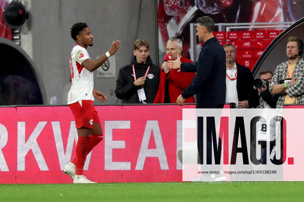 Fussball 1.Bundesliga, RB Leipzig - Eintracht Frankfurt v.l. Christopher Nkunku (RB Leipzig) Trainer Coach Martin Demichelis (RB Leipzig) Leipzig
