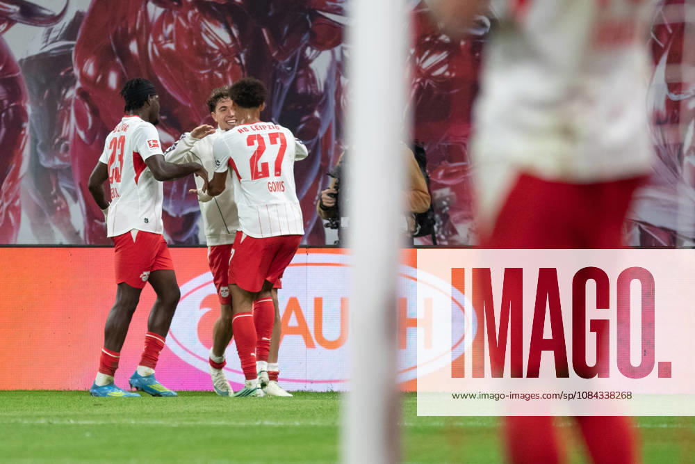1. Fußball Bundesliga: RB Leipzig - Eintracht Frankfurt; 10.10.2026 Tor-Jubel mit dem Torschützen zum 6:0 Tidiam Gomis (27, RB Leipzig). LEIPZIG, DEUTSCHLAND - OCTOBER 10: Bundesliga-Spiel RB Leipzig - Eintracht Frankfurt in der Red Bull Arena am 5. Spieltag der 1. Bundesliga am October 10, 2026 in Leipzig, Deutschland. DFL REGULATIONS PROHIBIT ANY USE OF PHOTOGRAPHS AS IMAGE SEQUENCES AND OR QUASI-VIDEO.