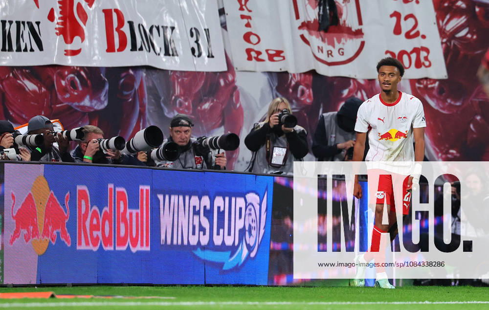 RB Leipzig - Frankfurt Bundesliga Leipzig, 10.10.2026, Red Bull Arena, Fussball, Bundesliga, Spieltag 5 , RB Leipzig vs. SG Eintracht Frankfurt 6:0 (4:0) , Tor für Leipzig zum 6:0.. Im Bild: Torschütze Tidiam Gomis (27, RB Leipzig), Torjubel ,