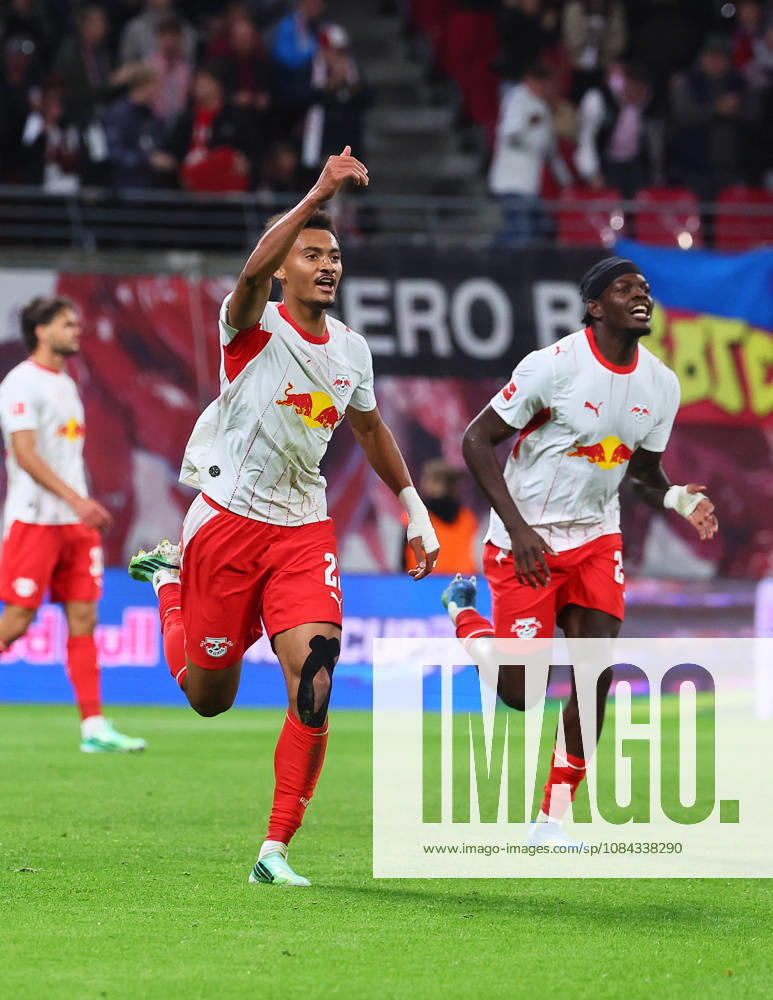 RB Leipzig - Frankfurt Bundesliga Leipzig, 10.10.2026, Red Bull Arena, Fussball, Bundesliga, Spieltag 5 , RB Leipzig vs. SG Eintracht Frankfurt 6:0 (4:0) , Tor für Leipzig zum 6:0.. Im Bild: Torschütze Tidiam Gomis (27, RB Leipzig) und Castello Lukeba (23, RB Leipzig), Torjubel ,