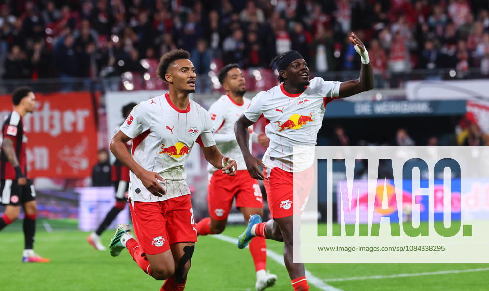 RB Leipzig - Frankfurt Bundesliga Leipzig, 10.10.2026, Red Bull Arena, Fussball, Bundesliga, Spieltag 5 , RB Leipzig vs. SG Eintracht Frankfurt 6:0 (4:0) , Tor für Leipzig zum 6:0.. Im Bild: Torschütze Tidiam Gomis (27, RB Leipzig) und Castello Lukeba (23, RB Leipzig), Torjubel ,