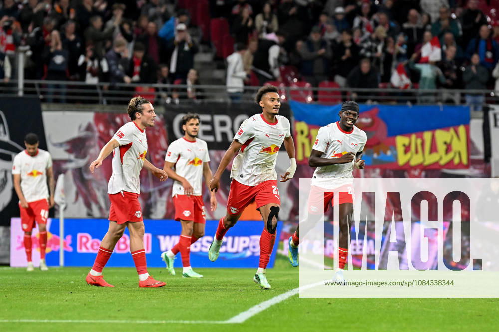 Fußball I Herren I Saison 2026-2027 I Bundesliga I 5. Spieltag I RB Leipzig - Eintracht Frankfurt I 10.10.2026 Torjubel Tidiam Gomis (27, RB Leipzig) nach (Mitte) dem 6:0 Leipzig Red Bull Arena Sachsen Deutschland