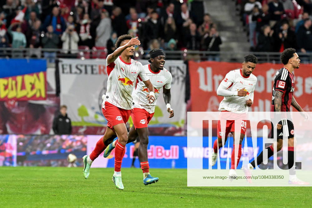 Fußball I Herren I Saison 2026-2027 I Bundesliga I 5. Spieltag I RB Leipzig - Eintracht Frankfurt I 10.10.2026 Torjubel Tidiam Gomis (27, RB Leipzig), Junior Castello Lukeba (23, RB Leipzig) nach dem 6:0 Leipzig Red Bull Arena Sachsen Deutschland