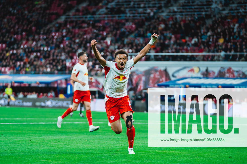 Tidiam Gomis (RB Leipzig, 27) celebrates goal number 6 for RB Leipzig RB Leipzig vs Eintracht Frankfurt, Bundesliga, Germany, Football, 26 27, GER, Leipzig, Red Bull Arena Stadium DFL regulations prohibit any use of photographs as image sequences and or quasi-video.DFL regulations prohibit any use of photographs as image sequences and or quasi-video. Leipzig Red Bull Arena, Leipzig Sachsen GER