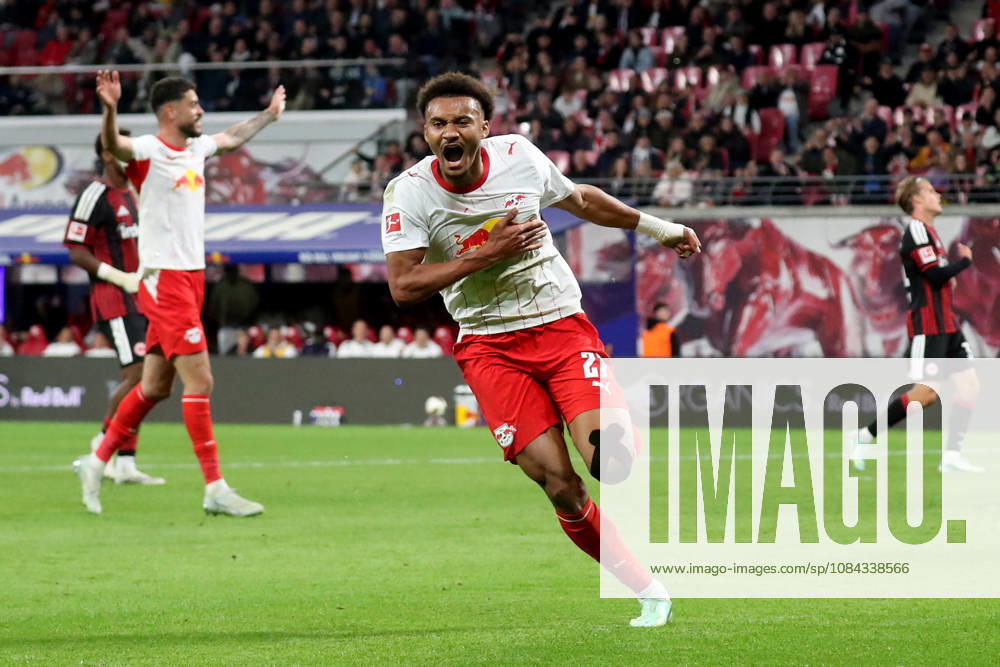 Fussball 1.Bundesliga, RB Leipzig - Eintracht Frankfurt v.l. Torjubel nach dem Tor zum celebrating the goal celebrate 6:0 durch Tidiam Gomis (RB Leipzig) Leipzig