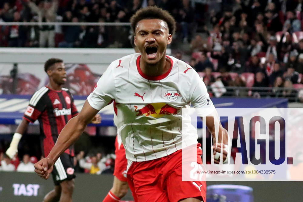 Fussball 1.Bundesliga, RB Leipzig - Eintracht Frankfurt v.l. Torjubel nach dem Tor zum celebrating the goal celebrate 6:0 durch Tidiam Gomis (RB Leipzig) Leipzig
