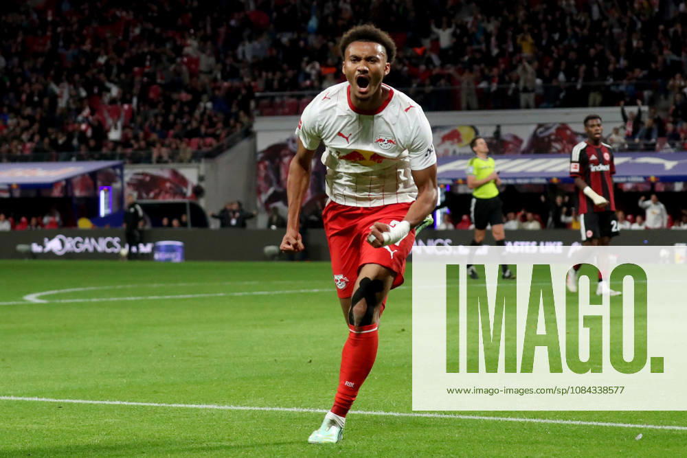 Fussball 1.Bundesliga, RB Leipzig - Eintracht Frankfurt v.l. Torjubel nach dem Tor zum celebrating the goal celebrate 6:0 durch Tidiam Gomis (RB Leipzig) Leipzig