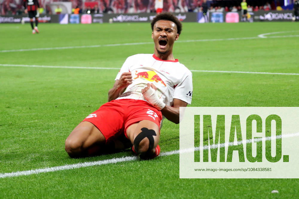 Fussball 1.Bundesliga, RB Leipzig - Eintracht Frankfurt v.l. Torjubel nach dem Tor zum celebrating the goal celebrate 6:0 durch Tidiam Gomis (RB Leipzig) Leipzig