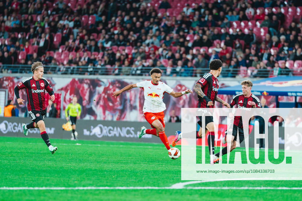 Tidiam Gomis (RB Leipzig, 27) runs to goal RB Leipzig vs Eintracht Frankfurt, Bundesliga, Germany, Football, 26 27, GER, Leipzig, Red Bull Arena Stadium DFL regulations prohibit any use of photographs as image sequences and or quasi-video.DFL regulations prohibit any use of photographs as image sequences and or quasi-video. Leipzig Red Bull Arena, Leipzig Sachsen GER