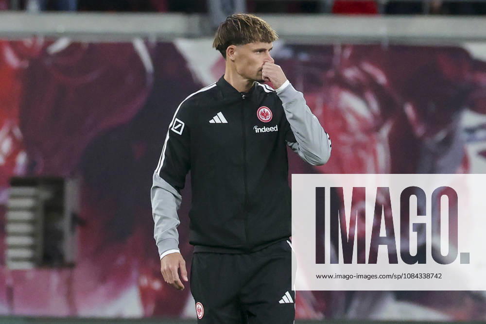 Robin Koch (Eintracht Frankfurt) schaut enttaeuscht waehrend des spiels der 1. Bundesliga zwischen RB Leipzig und Eintracht Frankfurt, Red Bull Arena am 10. October 2026 in Leipzig, Deutschland. (Foto von Marco Steinbrenner DeFodi Images) +++ Robin Koch (Eintracht Frankfurt) looks dejected during the Bundesliga match between RB Leipzig and Eintracht Frankfurt at Red Bull Arena on October 10, 2026 in Leipzig, Germany. (Photo by Marco Steinbrenner DeFodi Images) DFB DFL REGULATIONS PROHIBIT ANY USE OF PHOTOGRAPHS AS IMAGE SEQUENCES AND OR QUASI-VIDEO. (Photo by Marco Steinbrenner DeFodi Images) -
