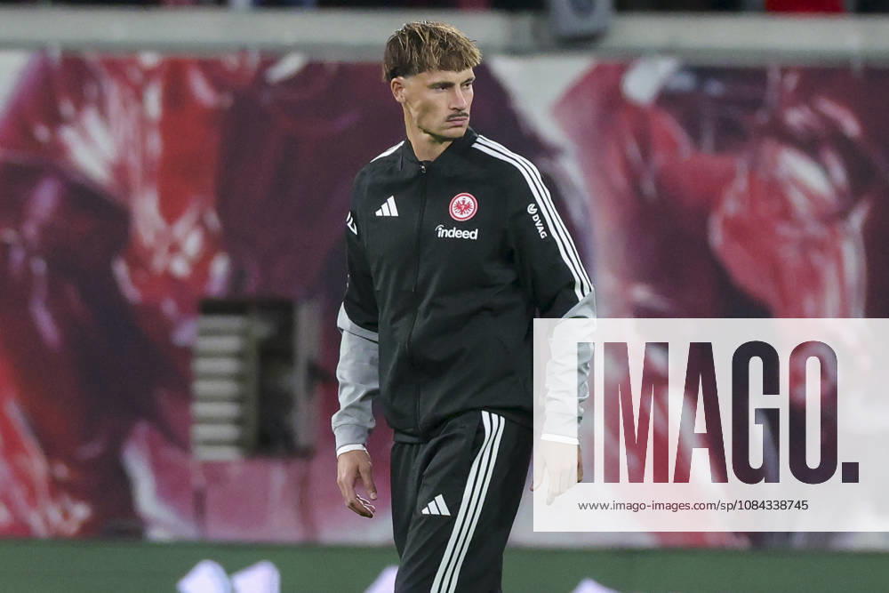 Robin Koch (Eintracht Frankfurt) schaut enttaeuscht waehrend des spiels der 1. Bundesliga zwischen RB Leipzig und Eintracht Frankfurt, Red Bull Arena am 10. October 2026 in Leipzig, Deutschland. (Foto von Marco Steinbrenner DeFodi Images) +++ Robin Koch (Eintracht Frankfurt) looks dejected during the Bundesliga match between RB Leipzig and Eintracht Frankfurt at Red Bull Arena on October 10, 2026 in Leipzig, Germany. (Photo by Marco Steinbrenner DeFodi Images) DFB DFL REGULATIONS PROHIBIT ANY USE OF PHOTOGRAPHS AS IMAGE SEQUENCES AND OR QUASI-VIDEO. (Photo by Marco Steinbrenner DeFodi Images) -