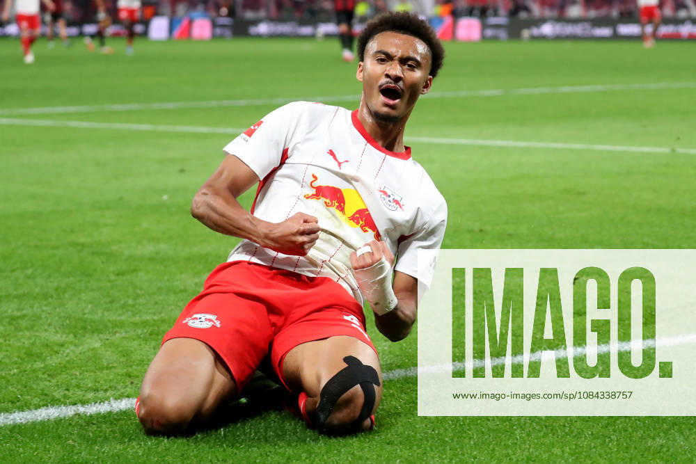 Fussball 1.Bundesliga, RB Leipzig - Eintracht Frankfurt v.l. Torjubel nach dem Tor zum celebrating the goal celebrate 6:0 durch Tidiam Gomis (RB Leipzig) Leipzig