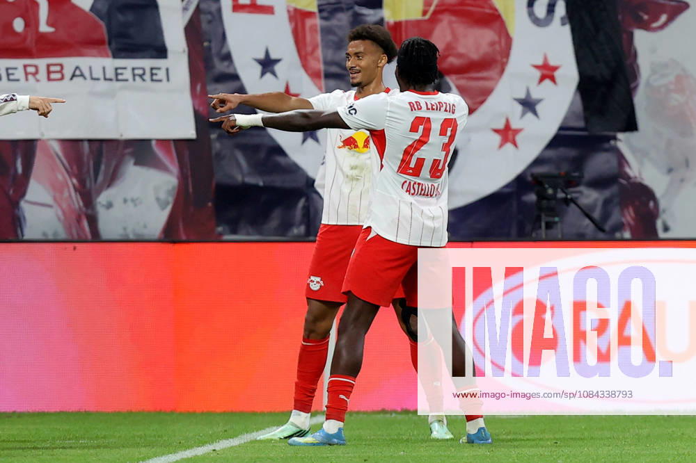 Fussball 1.Bundesliga, RB Leipzig - Eintracht Frankfurt v.l. Torjubel nach dem Tor zum celebrating the goal celebrate 6:0 durch Tidiam Gomis (RB Leipzig) Leipzig
