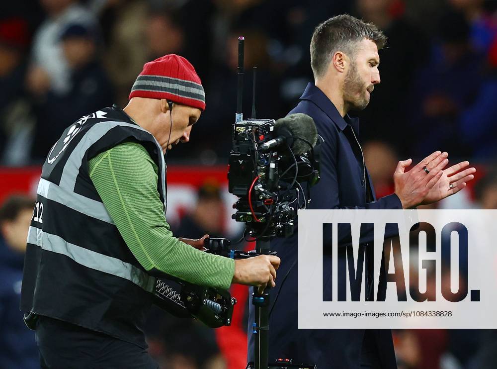 Manchester United, ManU manager Michael Carrick thanks the fans at the end of the match Manchester United v Tottenham Hotspur, Premier League, Football, Old Trafford, Manchester, UK - 10 Oct 2026Manchester Old Trafford United Kingdom