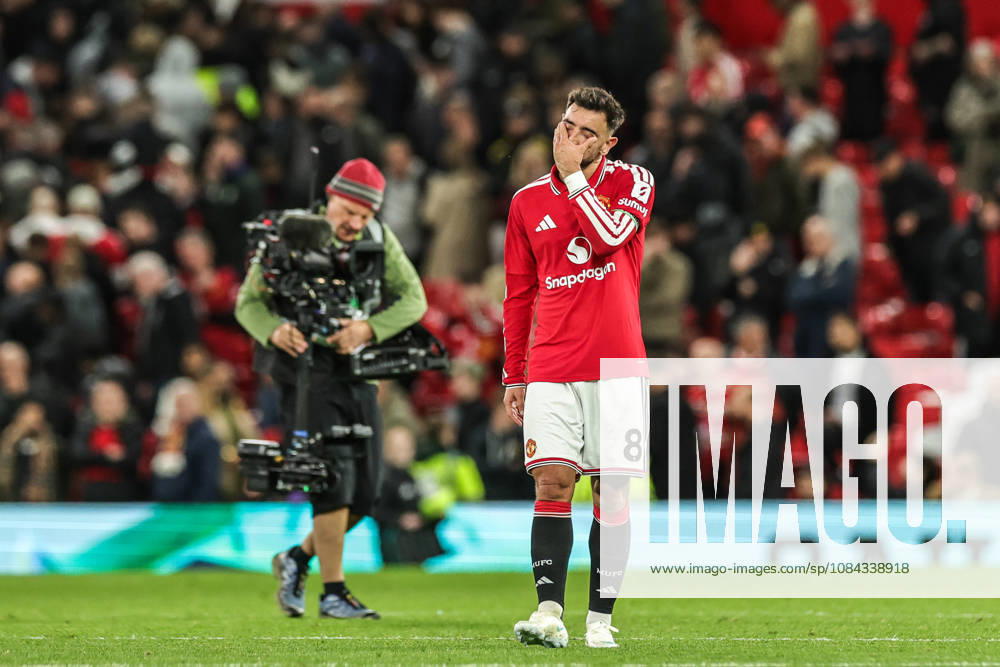 Premier League: Manchester United, ManU v Tottenham Hotspur A dejected Bruno Fernandes of Manchester United after Tottenham Hotspur score a late equaliser to make it 1-1 during the Premier League match Manchester United vs Tottenham Hotspur at Old Trafford, Manchester, United Kingdom on 10 October 2026 (Photo by Mark Cosgrove News Images) Manchester Old Trafford Greater Manchester United Kingdom