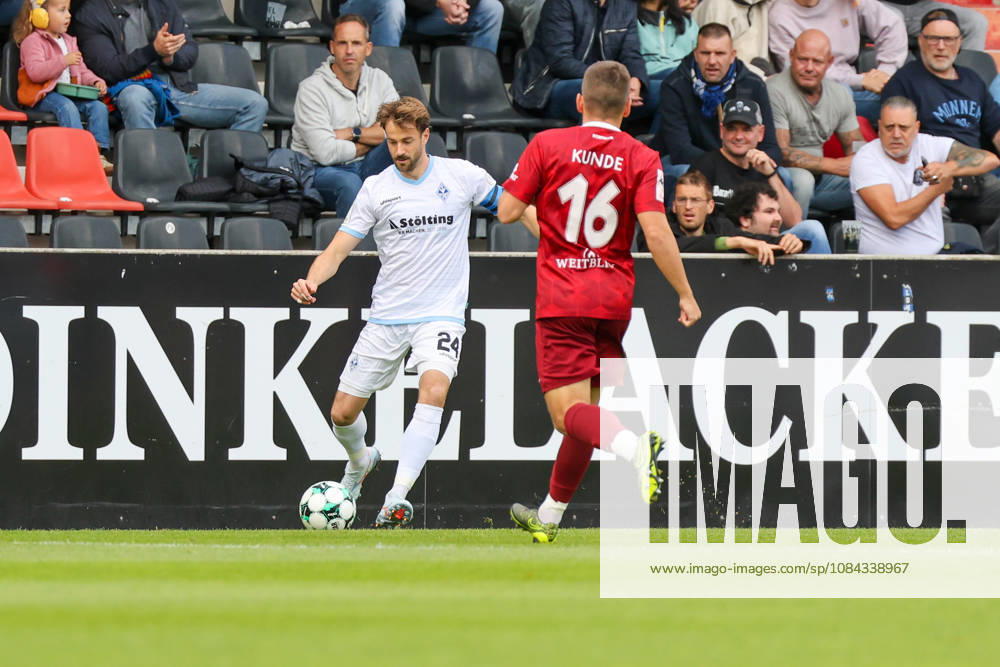 Lukas Klünter (SV Waldhof Mannheim, 24), Marius Kunde (SG Sonnenhof Großaspach, 16) Fussball: 3. Liga, 8. Spieltag, SG Sonnenhof Großaspach vs. SV Waldhof Mannheim am 10.10.2026 in Aspach-Großaspach (WIRmachenDRUCK Arena), Deutschland Aspach-Großaspach WIRmachenDRUCK Arena Deutschland