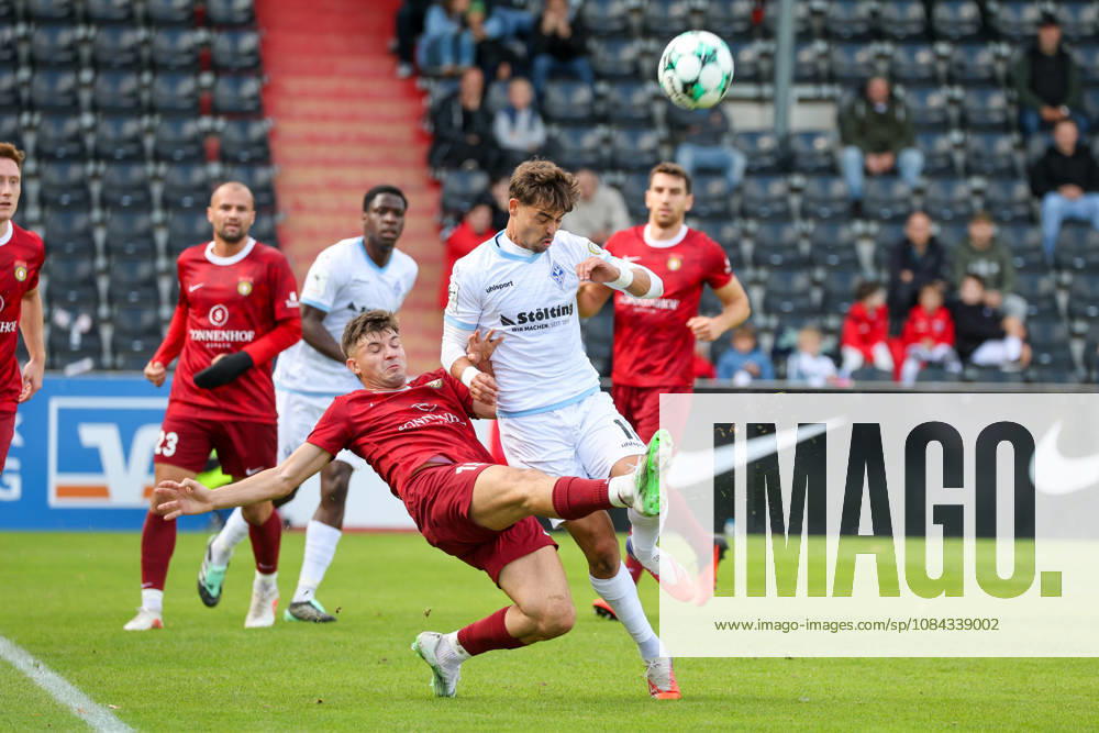 Antonis Aidonis (SG Sonnenhof Großaspach, 15) im Zweikampf mit Masca (SV Waldhof Mannheim, 11) Fussball: 3. Liga, 8. Spieltag, SG Sonnenhof Großaspach vs. SV Waldhof Mannheim am 10.10.2026 in Aspach-Großaspach (WIRmachenDRUCK Arena), Deutschland Aspach-Großaspach WIRmachenDRUCK Arena Deutschland