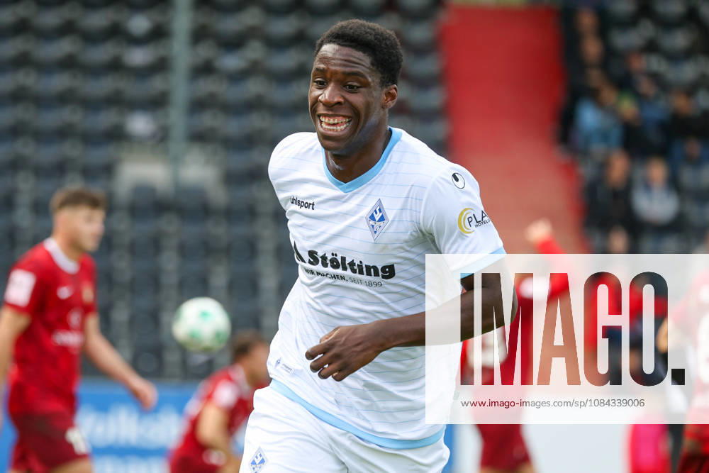 Olu Ogbemudia (SV Waldhof Mannheim, 14), Torschütze zum 1:2, Tor und Torjubel, Gestik, Freude, Emotionen Fussball: 3. Liga, 8. Spieltag, SG Sonnenhof Großaspach vs. SV Waldhof Mannheim am 10.10.2026 in Aspach-Großaspach (WIRmachenDRUCK Arena), Deutschland Aspach-Großaspach WIRmachenDRUCK Arena Deutschland