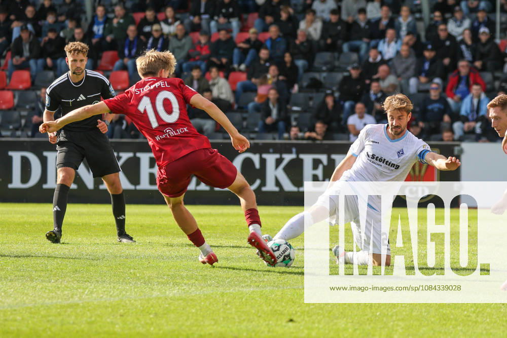 Lukas Stoppel (SG Sonnenhof Großaspach, 10) im Zweikampf mit Lukas Klünter (SV Waldhof Mannheim, 24) Fussball: 3. Liga, 8. Spieltag, SG Sonnenhof Großaspach vs. SV Waldhof Mannheim am 10.10.2026 in Aspach-Großaspach (WIRmachenDRUCK Arena), Deutschland Aspach-Großaspach WIRmachenDRUCK Arena Deutschland