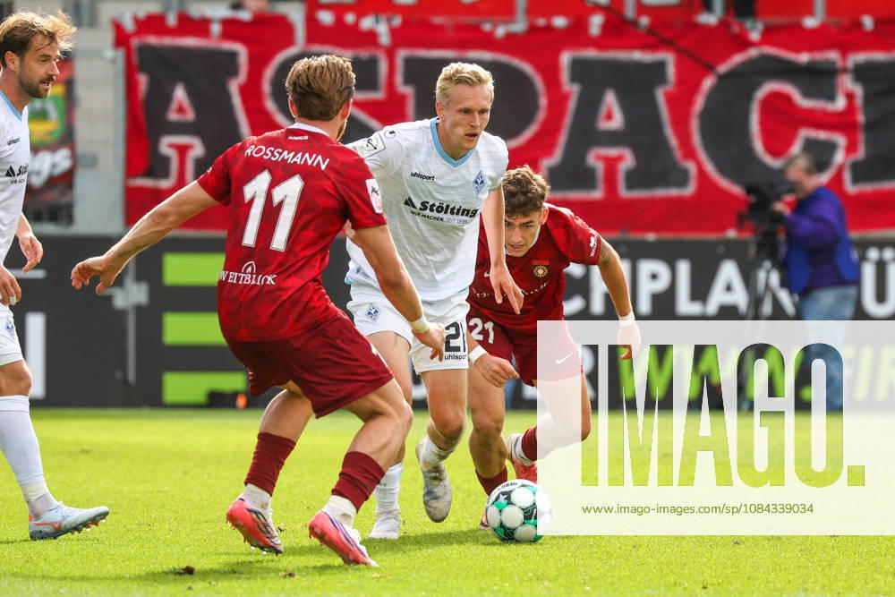 Tim Rossmann (SG Sonnenhof Großaspach, 11), Julian Rieckmann (SV Waldhof Mannheim, 21), Luca Molinari (SG Sonnenhof Großaspach, 21) von links beim Kampf um den Ball Fussball: 3. Liga, 8. Spieltag, SG Sonnenhof Großaspach vs. SV Waldhof Mannheim am 10.10.2026 in Aspach-Großaspach (WIRmachenDRUCK Arena), Deutschland Aspach-Großaspach WIRmachenDRUCK Arena Deutschland
