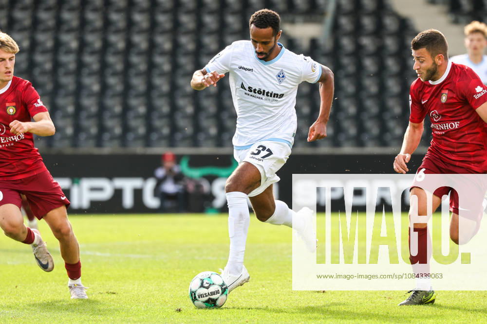 Noah Sarenren Bazee (SV Waldhof Mannheim, 37) am Ball Fussball: 3. Liga, 8. Spieltag, SG Sonnenhof Großaspach vs. SV Waldhof Mannheim am 10.10.2026 in Aspach-Großaspach (WIRmachenDRUCK Arena), Deutschland Aspach-Großaspach WIRmachenDRUCK Arena Deutschland