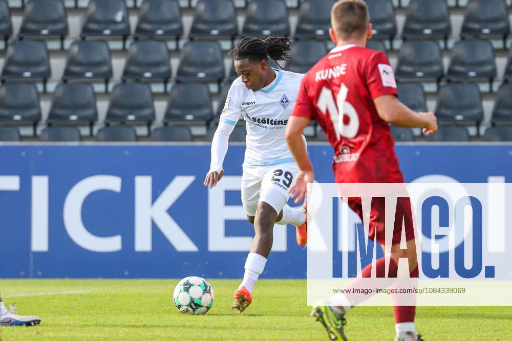 Nolan Muteba N Tumba (SV Waldhof Mannheim, 29) Fussball: 3. Liga, 8. Spieltag, SG Sonnenhof Großaspach vs. SV Waldhof Mannheim am 10.10.2026 in Aspach-Großaspach (WIRmachenDRUCK Arena), Deutschland Aspach-Großaspach WIRmachenDRUCK Arena Deutschland