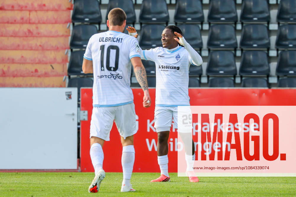 Nolan Muteba N Tumba (SV Waldhof Mannheim, 29) Torschütze zum 1:3, Tor und Torjubel, Gestik, Freude, Emotionen mit Julian Ulbricht (SV Waldhof Mannheim, 10) Fussball: 3. Liga, 8. Spieltag, SG Sonnenhof Großaspach vs. SV Waldhof Mannheim am 10.10.2026 in Aspach-Großaspach (WIRmachenDRUCK Arena), Deutschland Aspach-Großaspach WIRmachenDRUCK Arena Deutschland