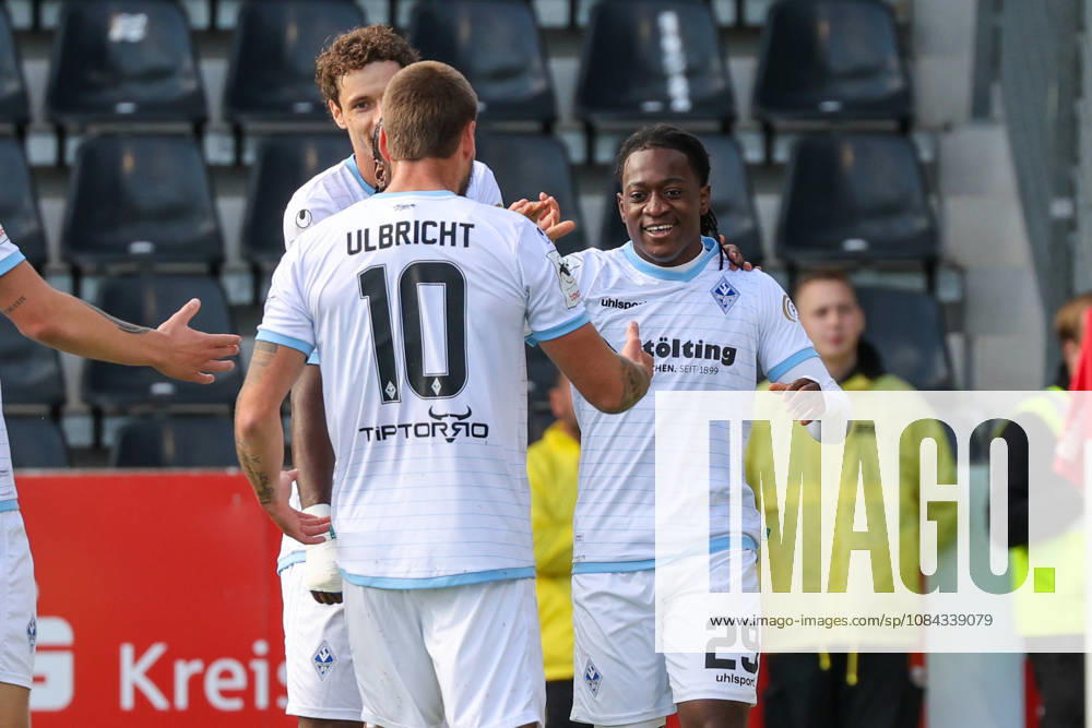 Nolan Muteba N Tumba (SV Waldhof Mannheim, 29) Torschütze zum 1:4, Tor und Torjubel, Gestik, Freude, Emotionen mit Julian Ulbricht (SV Waldhof Mannheim, 10) Fussball: 3. Liga, 8. Spieltag, SG Sonnenhof Großaspach vs. SV Waldhof Mannheim am 10.10.2026 in Aspach-Großaspach (WIRmachenDRUCK Arena), Deutschland Aspach-Großaspach WIRmachenDRUCK Arena Deutschland