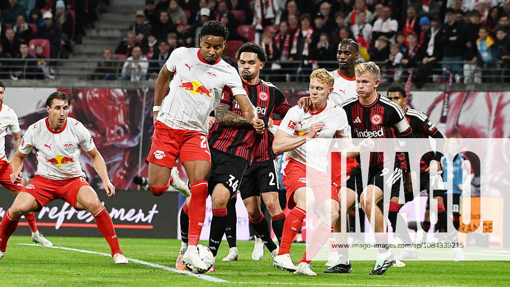 Fußball Bundesliga, Saison 2026 2027, 5. Spieltag, RB Leipzig vs. SGE Eintracht Frankfurt (10.10.2026) Hackenvorlage Christopher Nkunku (Mittelstürmer RB Leipzig, Rückennummer 28) beim Bundesliga-Spiel Leipzig gegen Eintracht Frankfurt (10.10.2026). Leipzig Sachsen Deutschland Red-Bull Arena