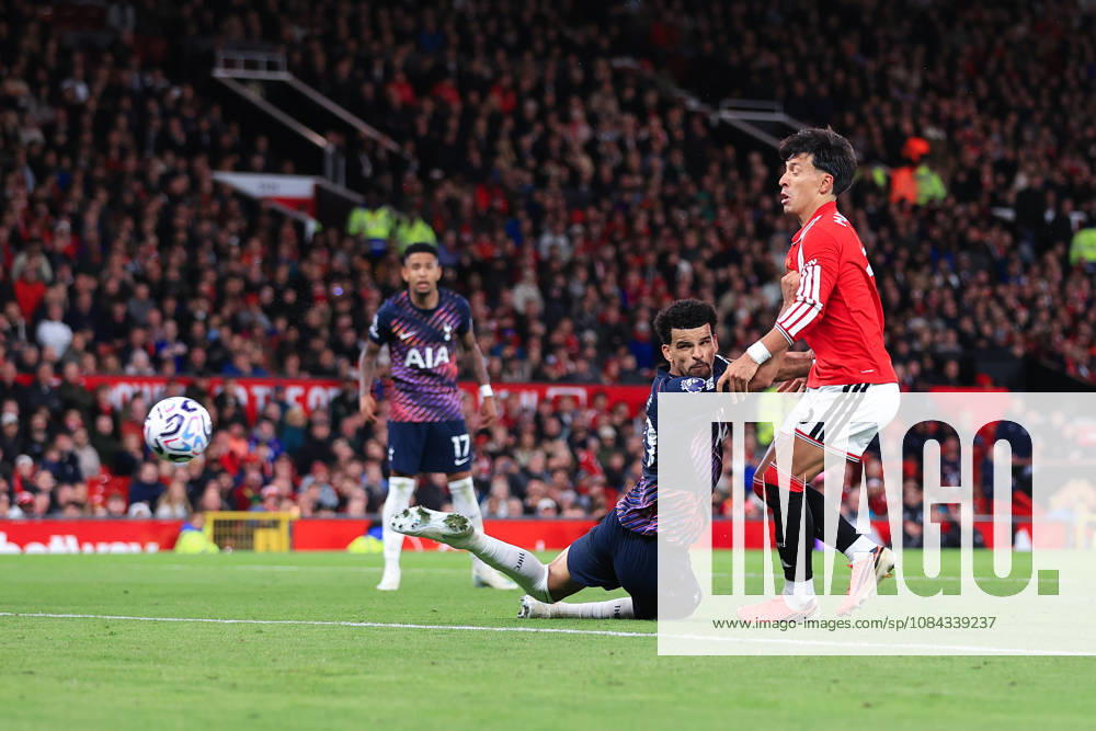 Manchester United, ManU v Tottenham Hotspur 10th October 2026 - Premier League - Manchester United v Tottenham Hotspur - Dominic Solanke of Tottenham Hotspur scores their 1st goal - Photo: Simon Stacpoole Offside. Manchester UK