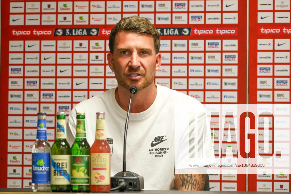 Pascal Reinhardt (Cheftrainer SG Sonnenhof Großaspach) Pressekonferenz nach dem Spiel Fussball: 3. Liga, 8. Spieltag, SG Sonnenhof Großaspach vs. SV Waldhof Mannheim am 10.10.2026 in Aspach-Großaspach (WIRmachenDRUCK Arena), Deutschland Aspach-Großaspach WIRmachenDRUCK Arena Deutschland