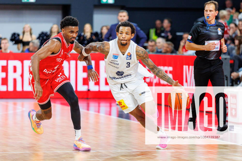 Mylik Wilson (BMA365 Bamberg Baskets, 10), DeLonnie Hunt (Syntainics MBC, 03), BMA365 Bamberg Baskets vs. Syntainics MBC, Basketball, easyCredit BBL, 5. Spieltag, 10.10.2026 BMA365 Bamberg Baskets vs. Syntainics MBC, Basketball, easyCredit BBL, 5. Spieltag, 10.10.2026 Bamberg