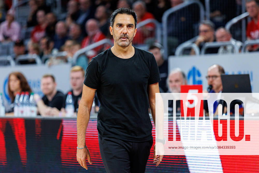 Jesus Ramirez (BMA365 Bamberg Baskets, Trainer), Einzelbild, Einzelfoto, Portrait, Portraet, enttaeuscht, Enttaeuschung, negative Emotionen, negative Emotion, BMA365 Bamberg Baskets vs. Syntainics MBC, Basketball, easyCredit BBL, 5. Spieltag, 10.10.2026 BMA365 Bamberg Baskets vs. Syntainics MBC, Basketball, easyCredit BBL, 5. Spieltag, 10.10.2026 Bamberg