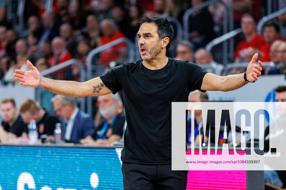 Jesus Ramirez (BMA365 Bamberg Baskets, Trainer), Einzelbild, Einzelfoto, Portrait, Portraet, enttaeuscht, Enttaeuschung, negative Emotionen, negative Emotion, BMA365 Bamberg Baskets vs. Syntainics MBC, Basketball, easyCredit BBL, 5. Spieltag, 10.10.2026 BMA365 Bamberg Baskets vs. Syntainics MBC, Basketball, easyCredit BBL, 5. Spieltag, 10.10.2026 Bamberg