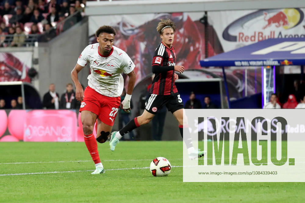 Fussball 1.Bundesliga, RB Leipzig - Eintracht Frankfurt v.l. Tidiam Gomis (RB Leipzig) Torschuetze, erzielt das Tor, Treffer, scores the goal 6:0 Leipzig