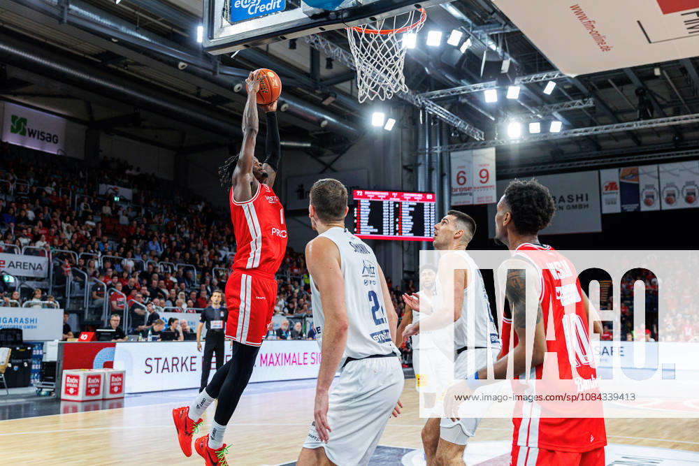 Trevon Scott (BMA365 Bamberg Baskets, 13), Borisa Simanic (Syntainics MBC, 22), Mylik Wilson (BMA365 Bamberg Baskets, 10), BMA365 Bamberg Baskets vs. Syntainics MBC, Basketball, easyCredit BBL, 5. Spieltag, 10.10.2026 BMA365 Bamberg Baskets vs. Syntainics MBC, Basketball, easyCredit BBL, 5. Spieltag, 10.10.2026 Bamberg