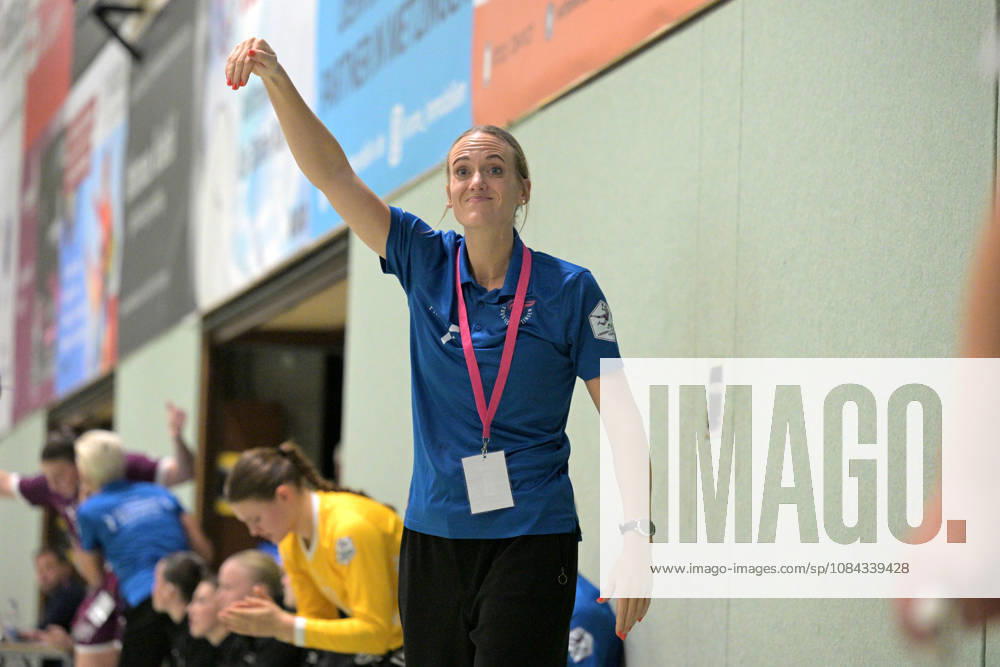 Miriam Hirsch (TusSies Metzingen, Trainerin) TusSies Metzingen vs. SCM Ramnicu Valcea, Handball, EHF, Europa Leauge Qualifikation Rueckspiel, Saison 2026 2027, 10.10.2026 TusSies Metzingen vs. SCM Ramnicu Valcea, Handball, EHF, Europa Leauge Qualifikation Rueckspiel, Saison 2026 2027, 10.10.2026 Metzingen